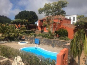 Ferienhaus in La Caridad mit Terrasse, Grill und Whirlpool